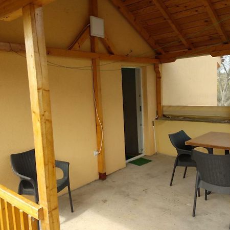 Family House Near Motorway 6 Guests 3 Bedrooms Velesz Kültér fotó
