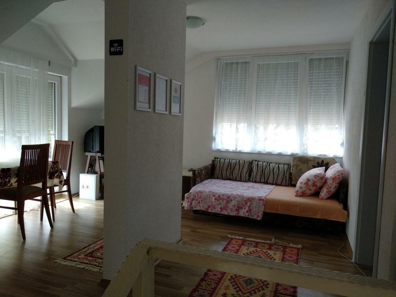 Family House Near Motorway 6 Guests 3 Bedrooms Velesz Kültér fotó