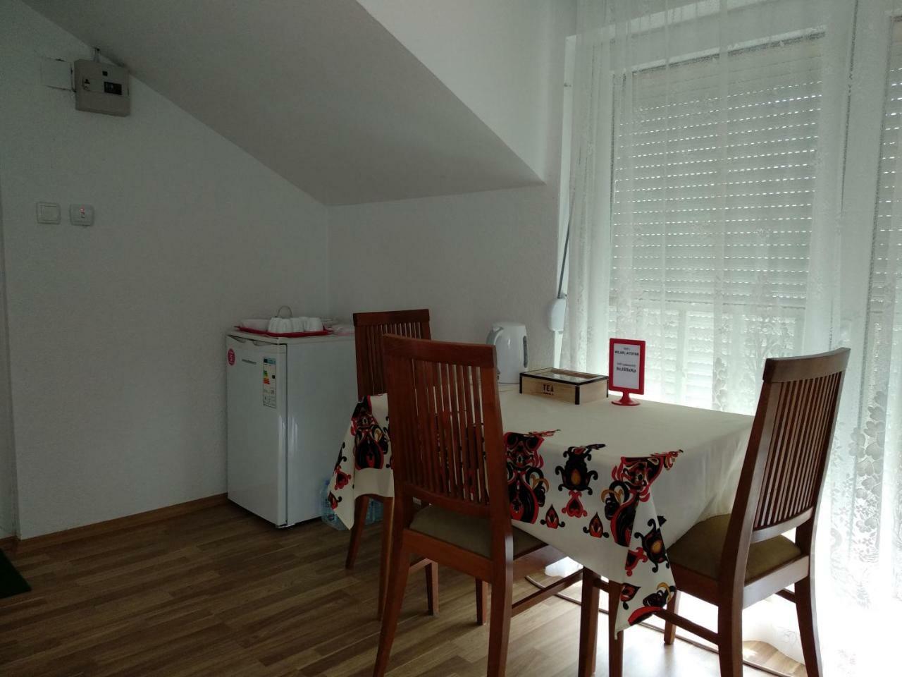 Family House Near Motorway 6 Guests 3 Bedrooms Velesz Kültér fotó